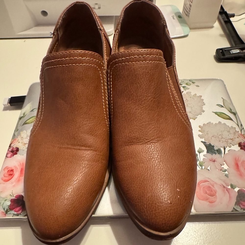Sz 10 EuroSoft Faux Leather Booties
